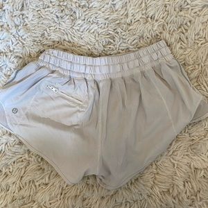 Lululemon hotty hot shorts 2.5”